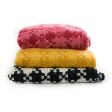 Load image into Gallery viewer, Houndstooth Throw - Black &amp; Ivory
