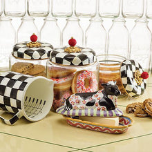 Load image into Gallery viewer, Courtly Check Enamel 7 Cup Measuring Cup
